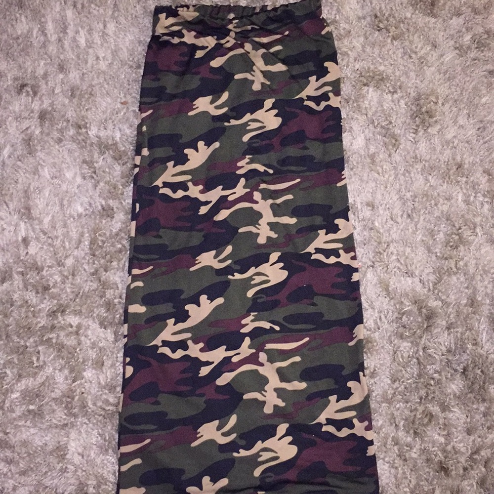 Long army skirt. Stretch silk material.